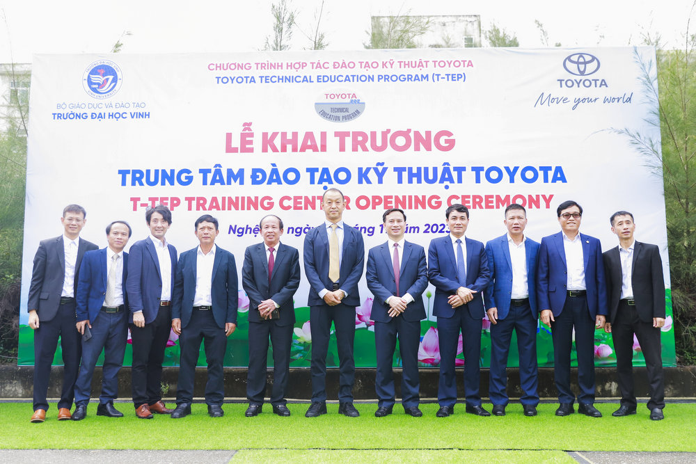 Đại biểu tham dự chương buổi lễ t-tep phía Toyota Việt Nam